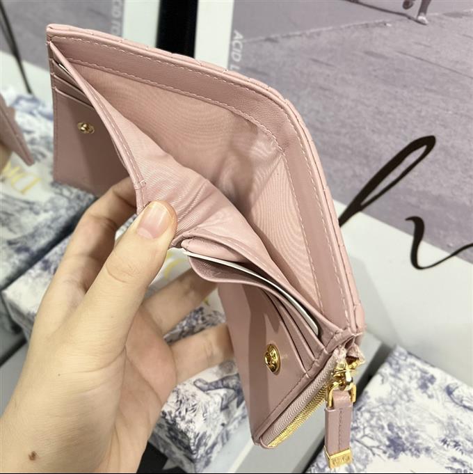 2025228Y 220P182144564